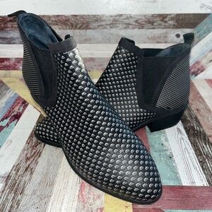 Betabrand Ladies Tennis Western Ankle Booties Boots Waterproof EUC Black SZ 7.5